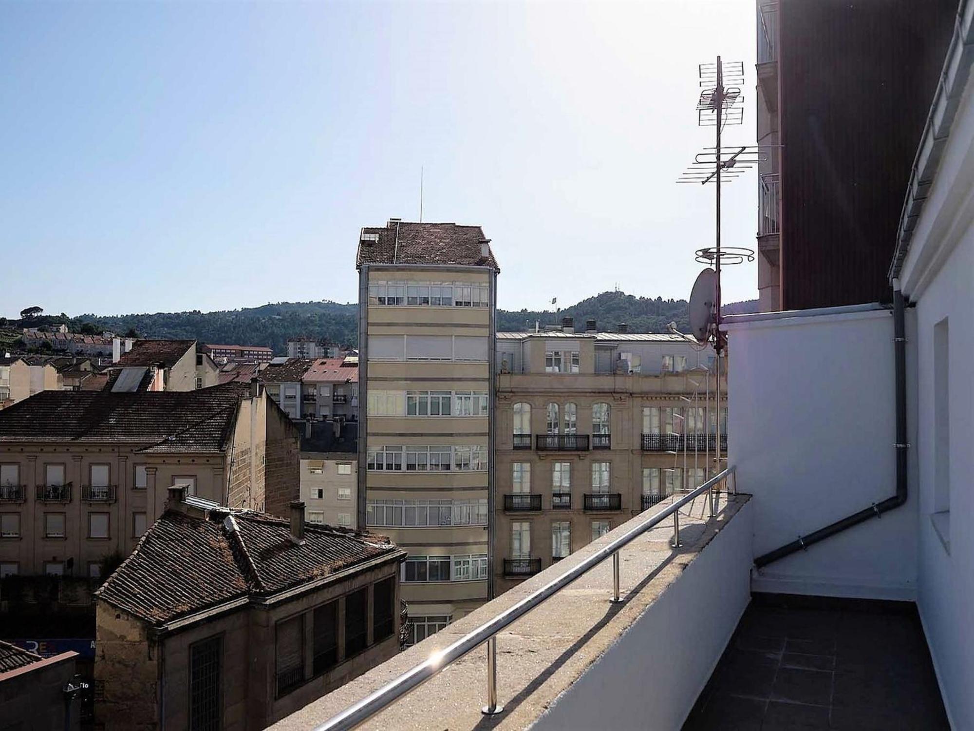 Charming Apartment In Ourense Overlooking The City Exterior foto
